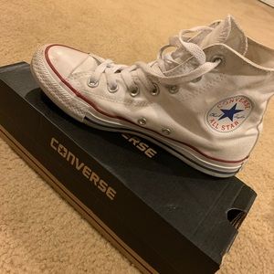 ✨WHITE HIGHTOP CHUCK TAYLOR✨